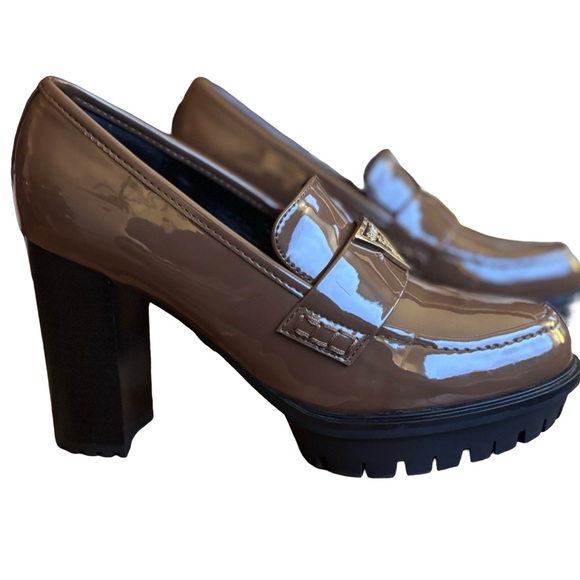 🐌 Guess Patent Lug Sole High Heel Loafers in Caramel, Size 8.5 - Picture 2 of 9